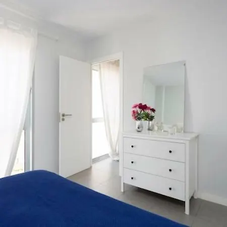 Apartment Sea View In With Pool & Private Parking Space