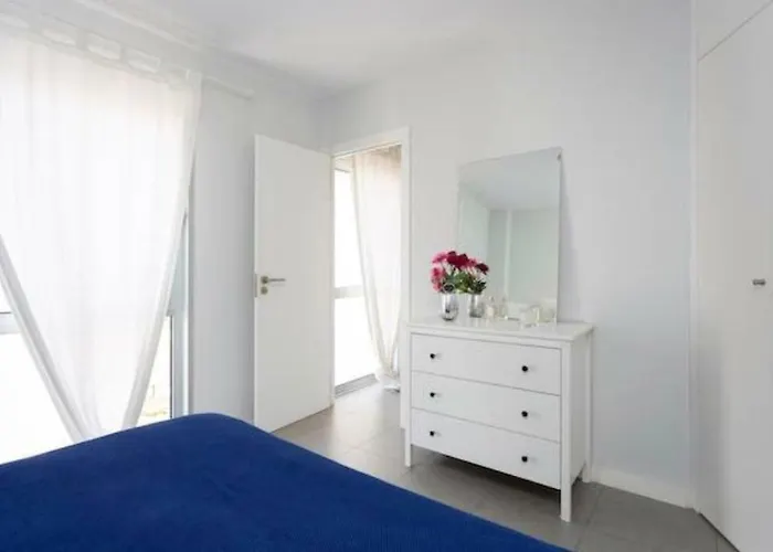 Apartment Sea View In With Pool & Private Parking Space