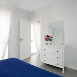 Apartment Sea View In With Pool & Private Parking Space