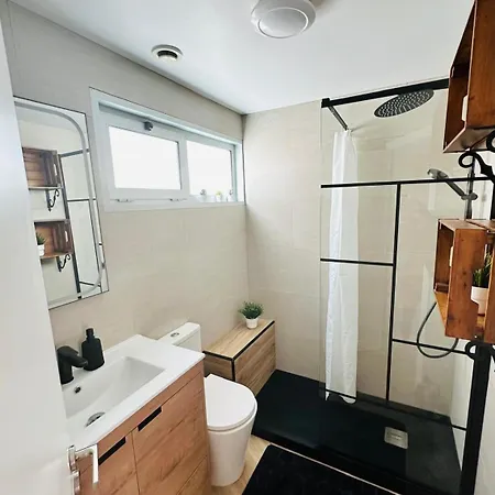 Sea View In With Pool & Private Parking Space *