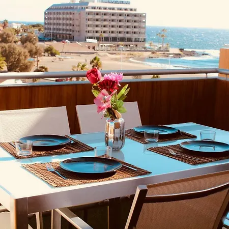 Sea View In With Pool & Private Parking Space