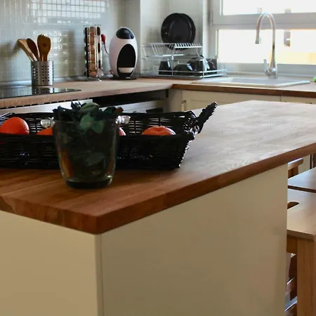 Sea View In With Pool & Private Parking Space Апартаменты