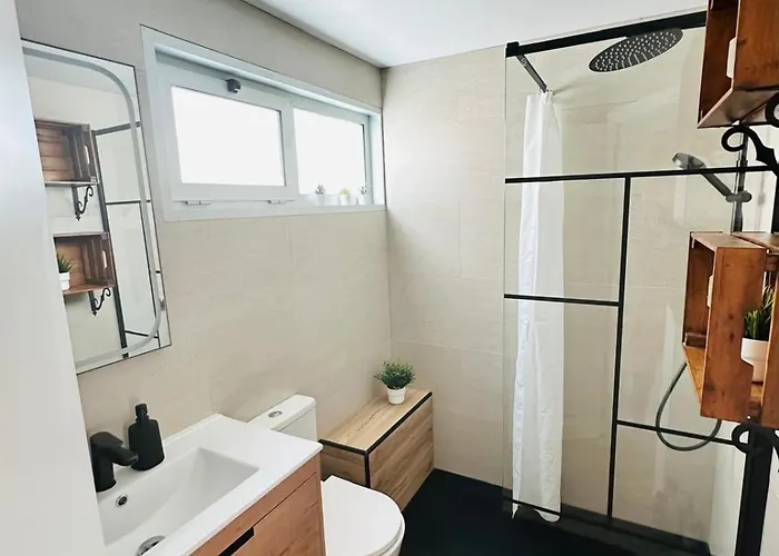 Sea View In With Pool & Private Parking Space *