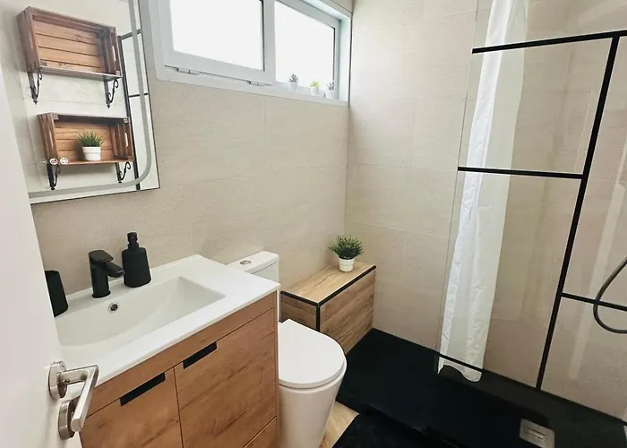 Sea View In With Pool & Private Parking Space