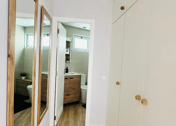 Sea View In With Pool & Private Parking Space Apartmán *