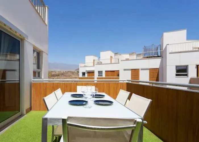 Apartmán Sea View In With Pool & Private Parking Space