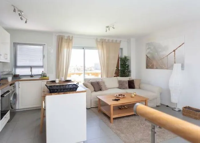 Apartmán Sea View In With Pool & Private Parking Space